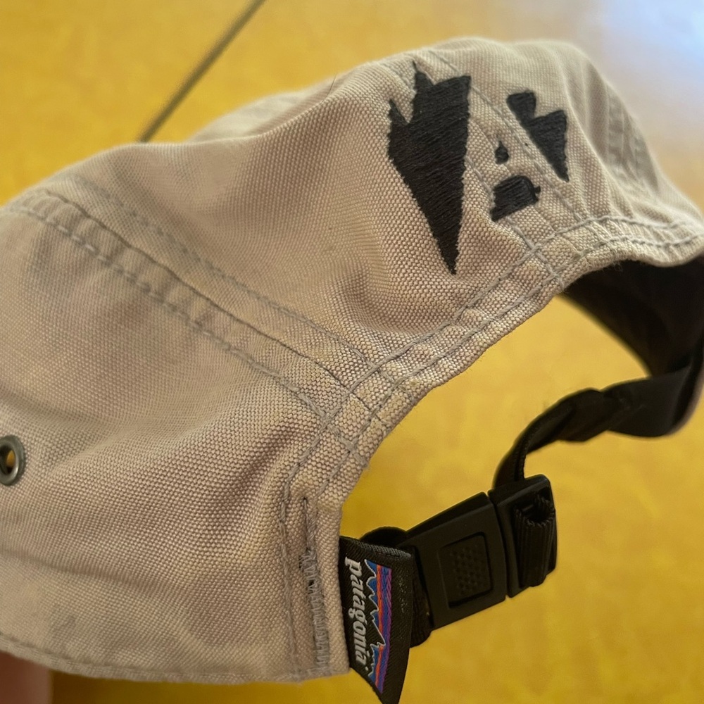 Patagonia tan cap with multicolor embroidered logo - Picture 3 of 3